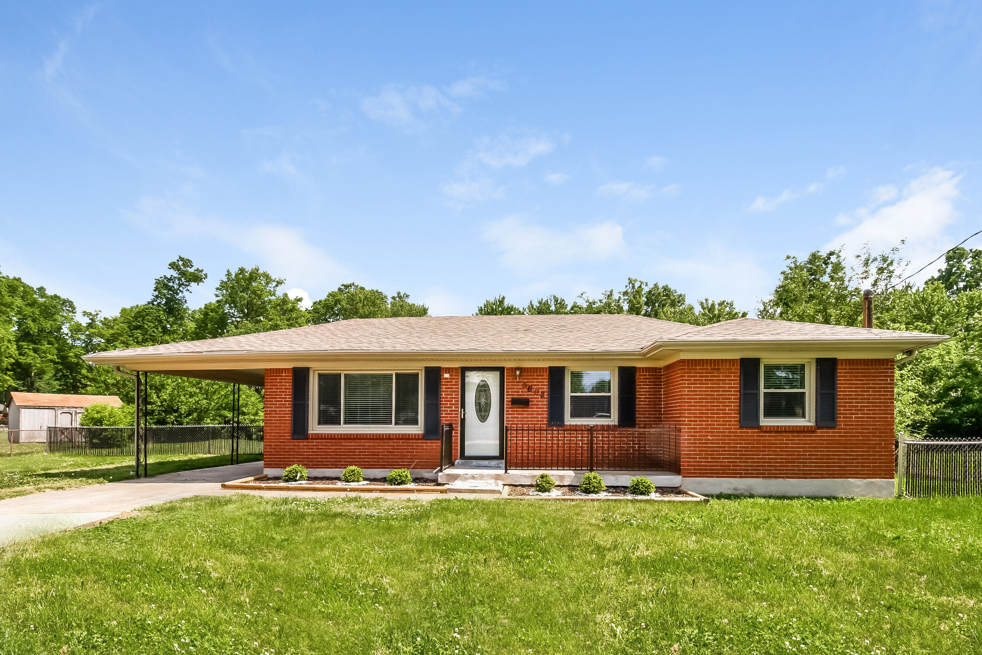 5602 Mockernut Ln Louisville, KY 40258